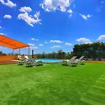 Andy -private Yard, Swimming Pool, Panoramic View アパート イモツキ