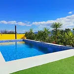 Andy -private Yard, Swimming Pool, Panoramic View アパート *