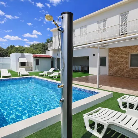 Andy -private Yard, Swimming Pool, Panoramic View Apartman Imotski