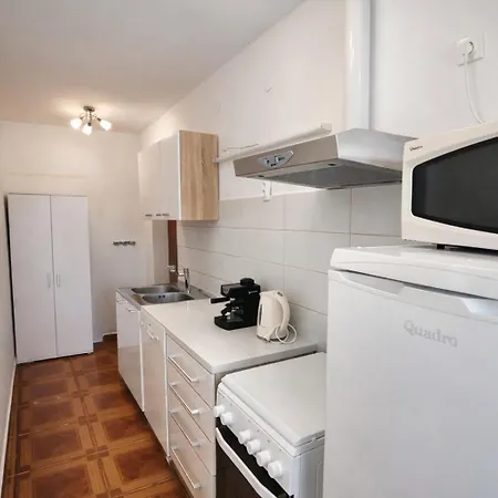 Andy -private Yard, Swimming Pool, Panoramic View Apartman *