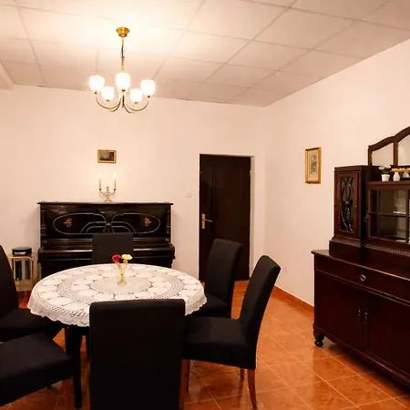 Andy -private Yard, Swimming Pool, Panoramic View Apartman Imotski