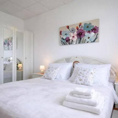 Apartman Andy -private Yard, Swimming Pool, Panoramic View Imotski