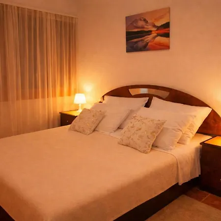 Andy -private Yard, Swimming Pool, Panoramic View Apartman *