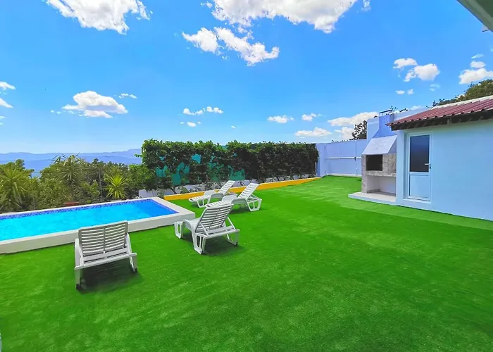 Andy -private Yard, Swimming Pool, Panoramic View