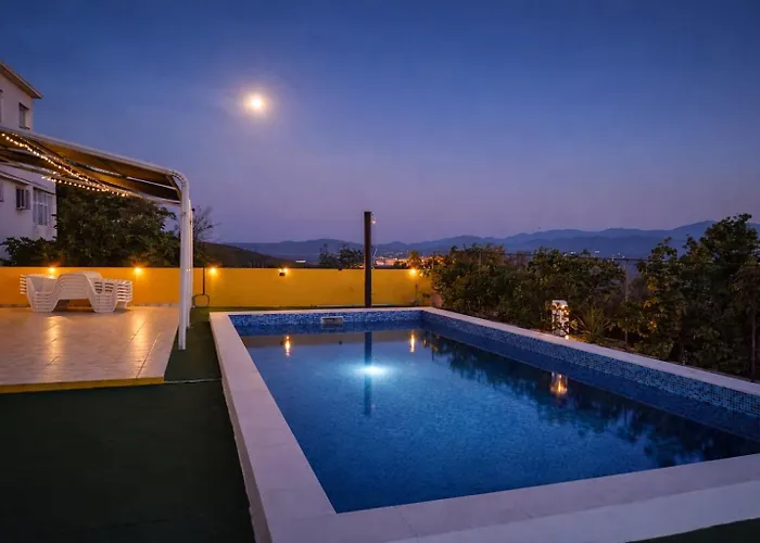 Andy -private Yard, Swimming Pool, Panoramic View 아파트 이모츠키