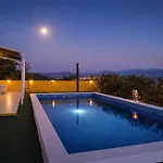 Andy -private Yard, Swimming Pool, Panoramic View Apartament Imotski