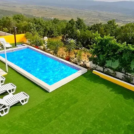 Andy -private Yard, Swimming Pool, Panoramic View Apartment *