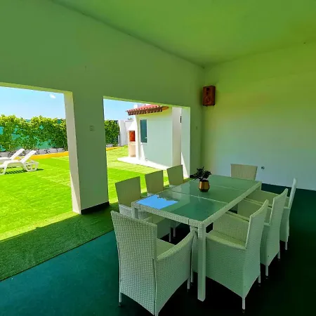 Andy -private Yard, Swimming Pool, Panoramic View Apartment *
