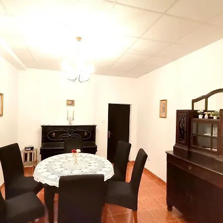 Apartament Andy -private Yard, Swimming Pool, Panoramic View Imotski