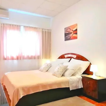 Lägenhet Andy -private Yard, Swimming Pool, Panoramic View *