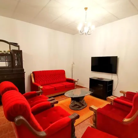 Andy -private Yard, Swimming Pool, Panoramic View Apartment *