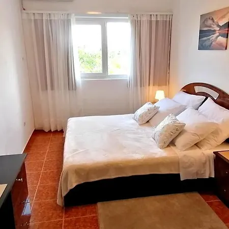 Apartment Andy -private Yard, Swimming Pool, Panoramic View *