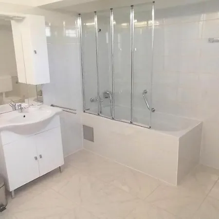 Apartment Andy -private Yard, Swimming Pool, Panoramic View