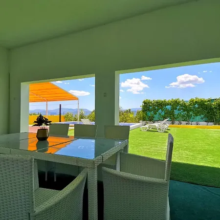 Andy -private Yard, Swimming Pool, Panoramic View アパート イモツキ