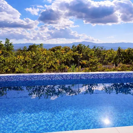 Andy -private Yard, Swimming Pool, Panoramic View Appartement *
