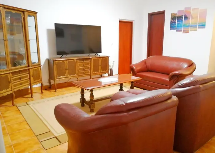 Apartament Andy -private Yard, Swimming Pool, Panoramic View Imotski