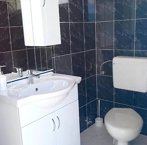 Apartament Andy -private Yard, Swimming Pool, Panoramic View Imotski