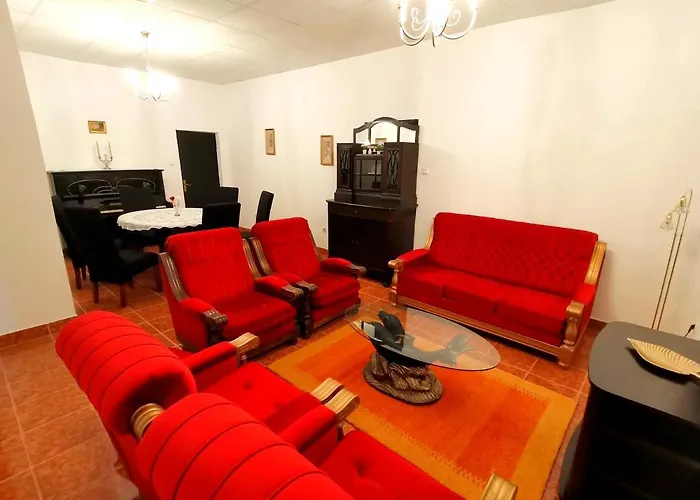 Apartament Andy -private Yard, Swimming Pool, Panoramic View