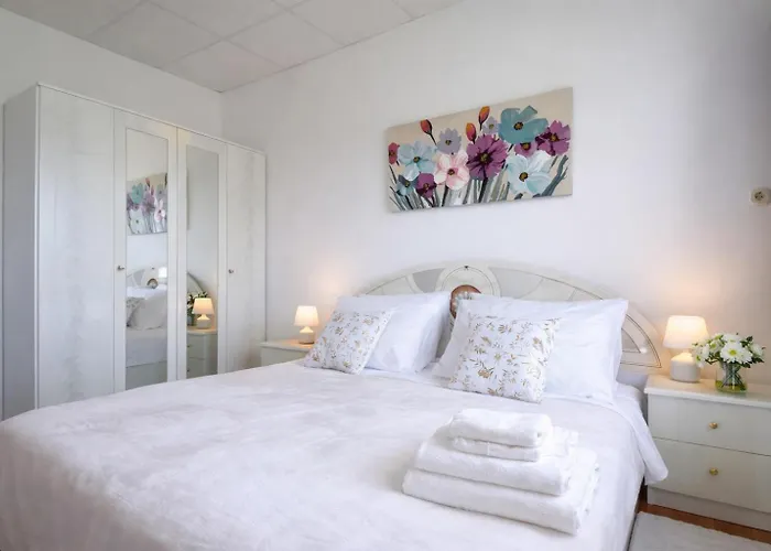 Andy -private Yard, Swimming Pool, Panoramic View Appartement
